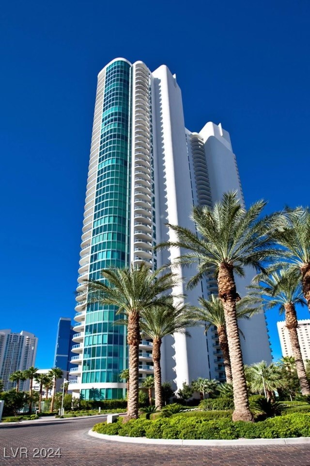 222 Karen Avenue 305
