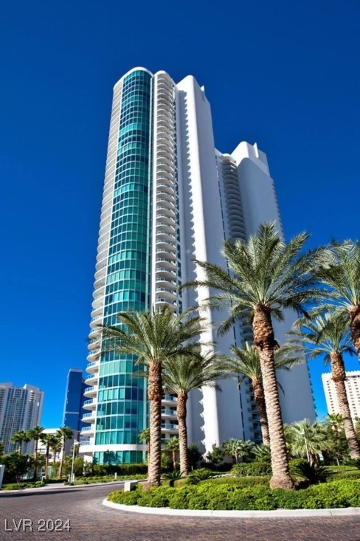 222 Karen Avenue 305