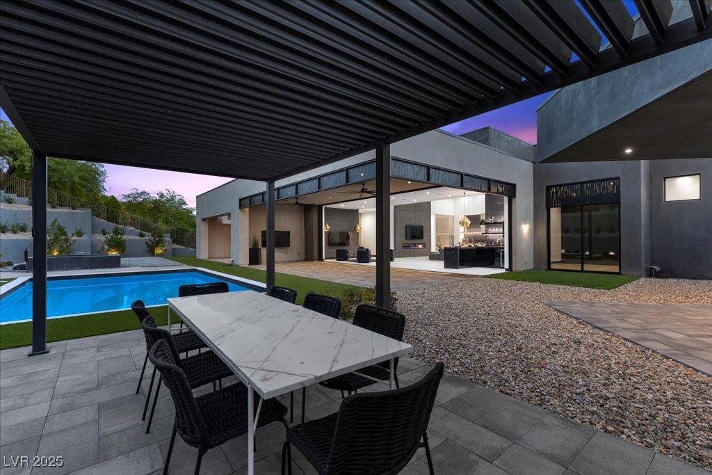 38 Skybird Court