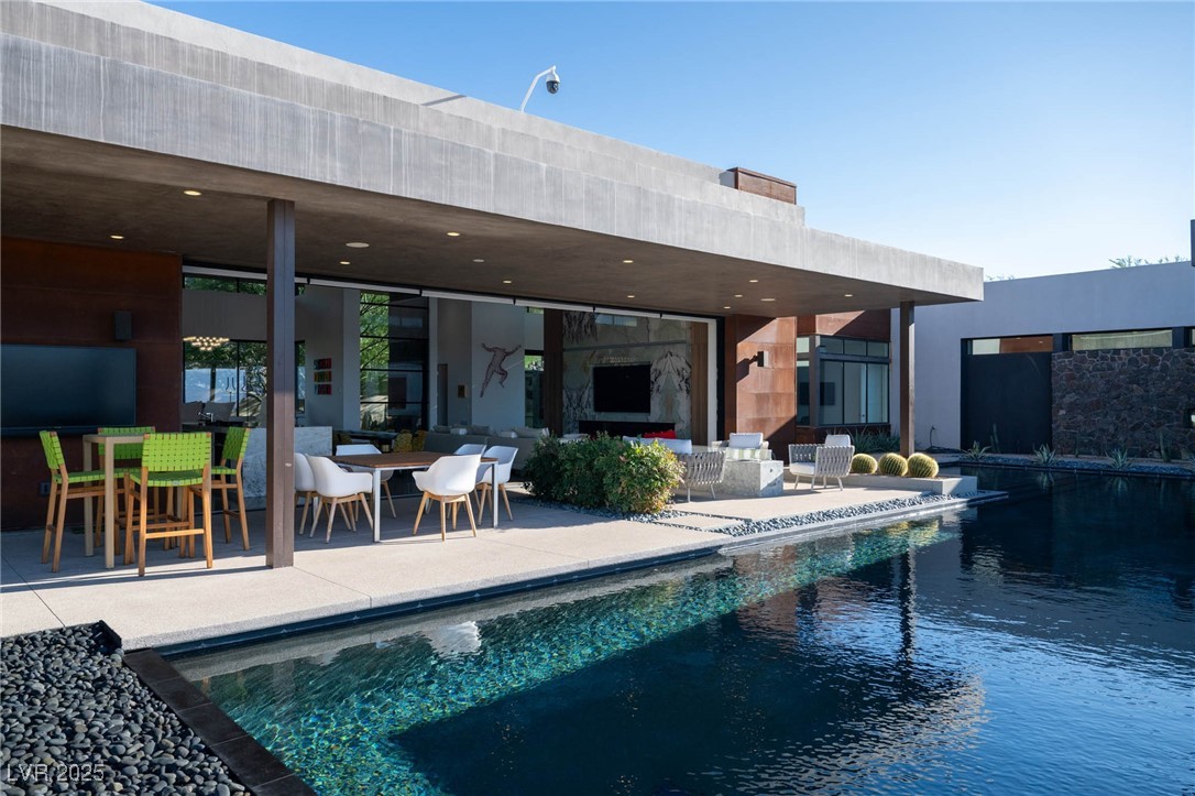 11 Cloud Chaser Boulevard