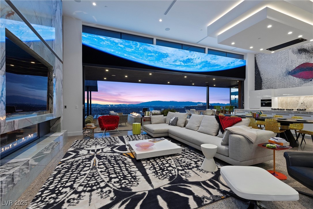 11 Cloud Chaser Boulevard