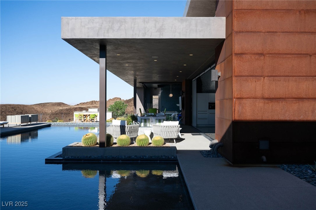 11 Cloud Chaser Boulevard