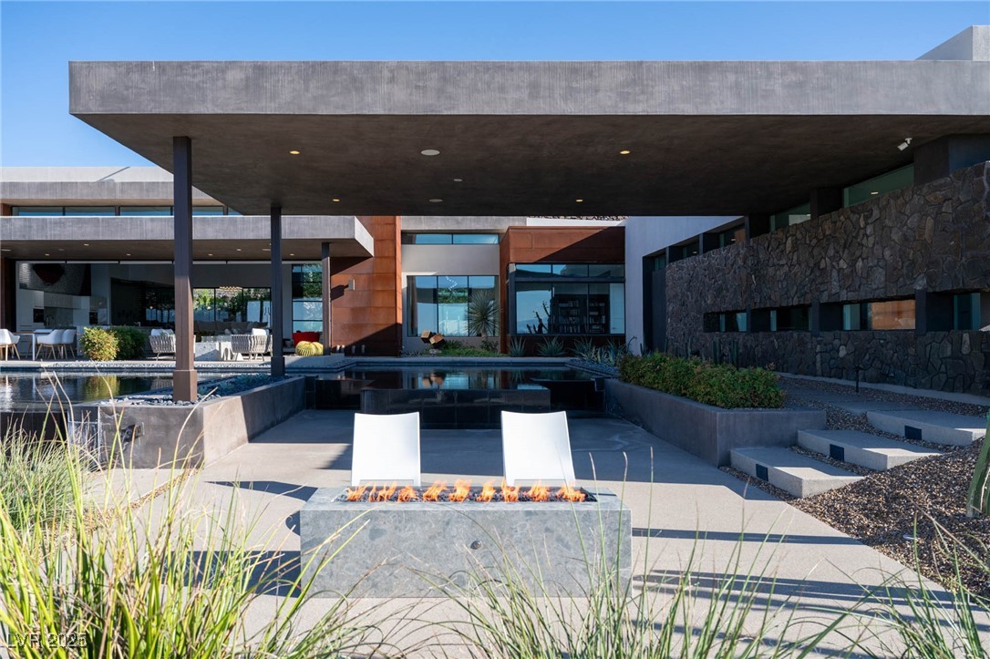 11 Cloud Chaser Boulevard