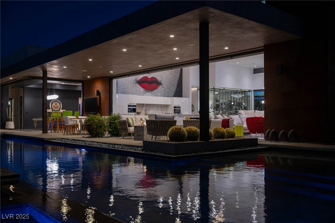 11 Cloud Chaser Boulevard