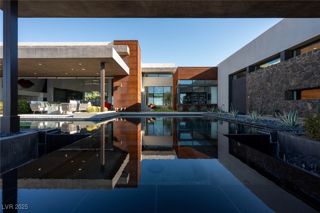 11 Cloud Chaser Boulevard