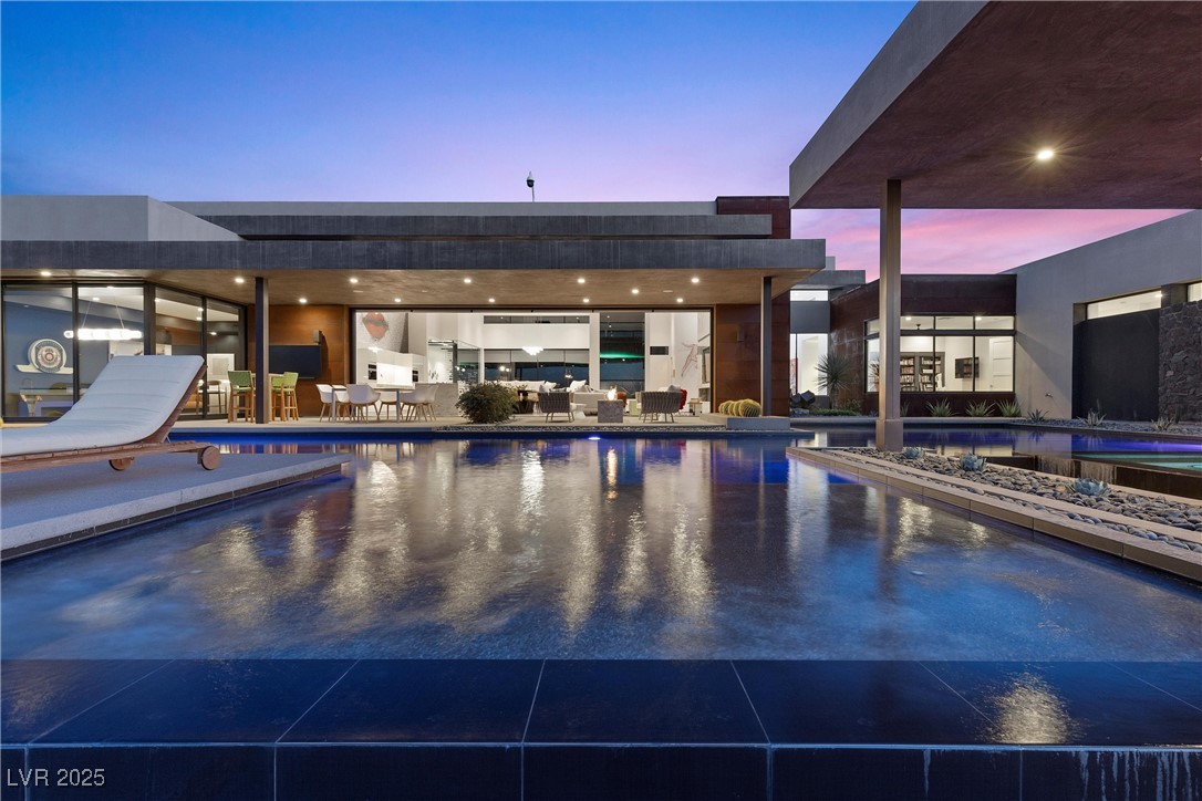 11 Cloud Chaser Boulevard