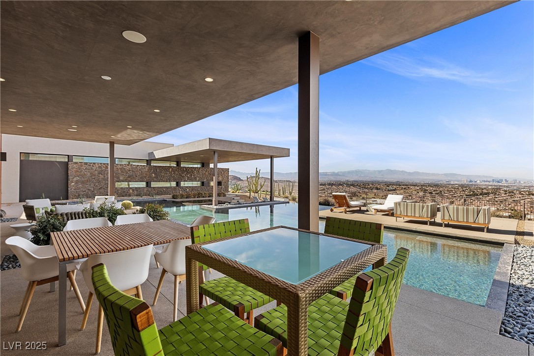 11 Cloud Chaser Boulevard