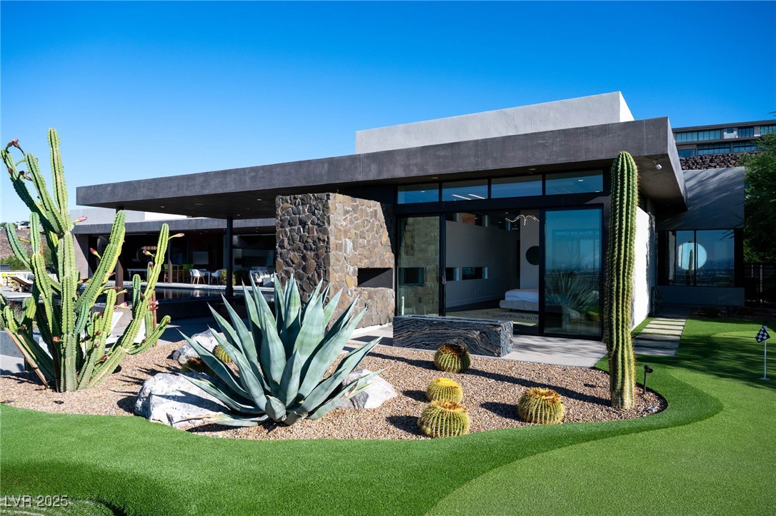 11 Cloud Chaser Boulevard