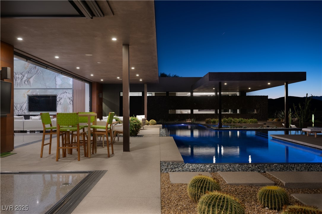 11 Cloud Chaser Boulevard