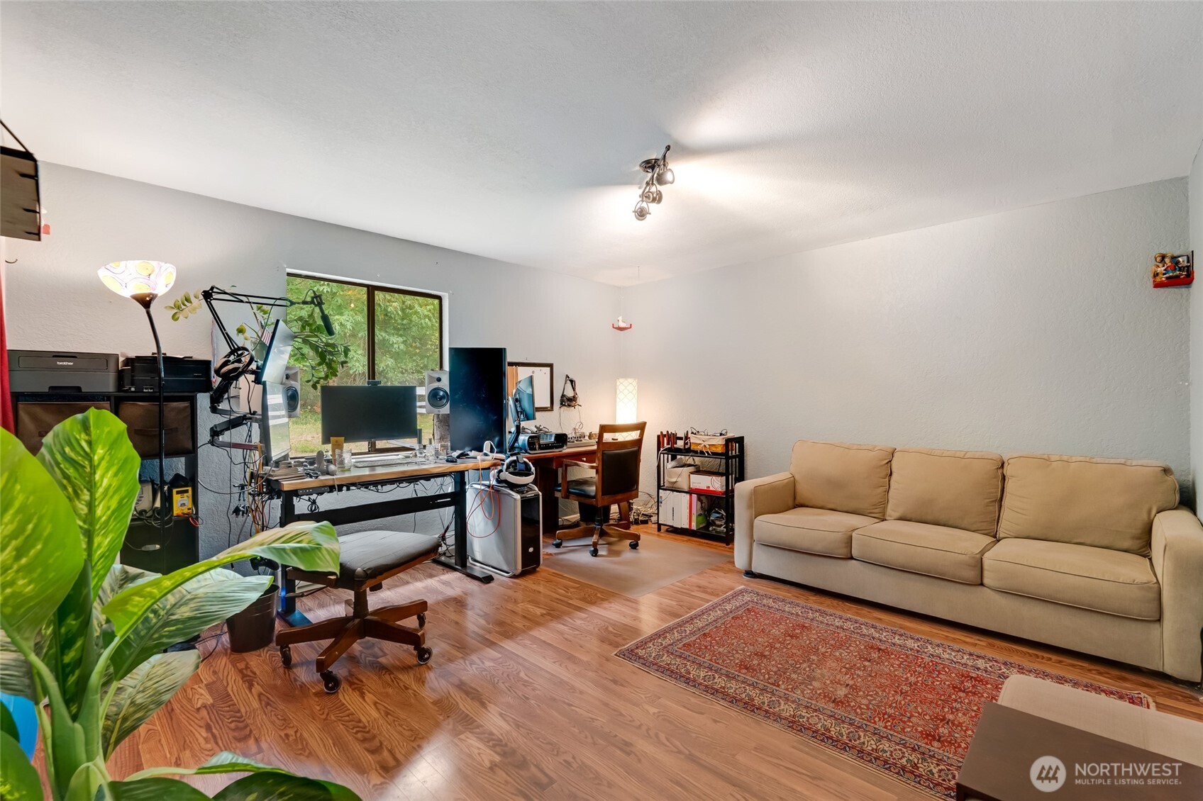 85 W Bradley Place