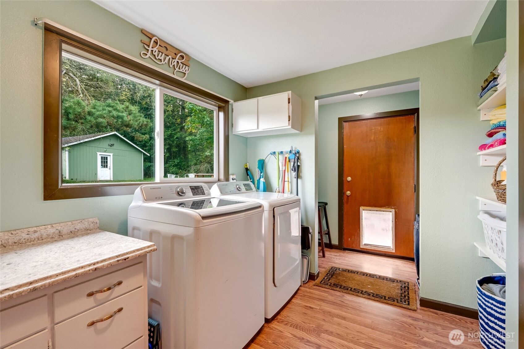85 W Bradley Place