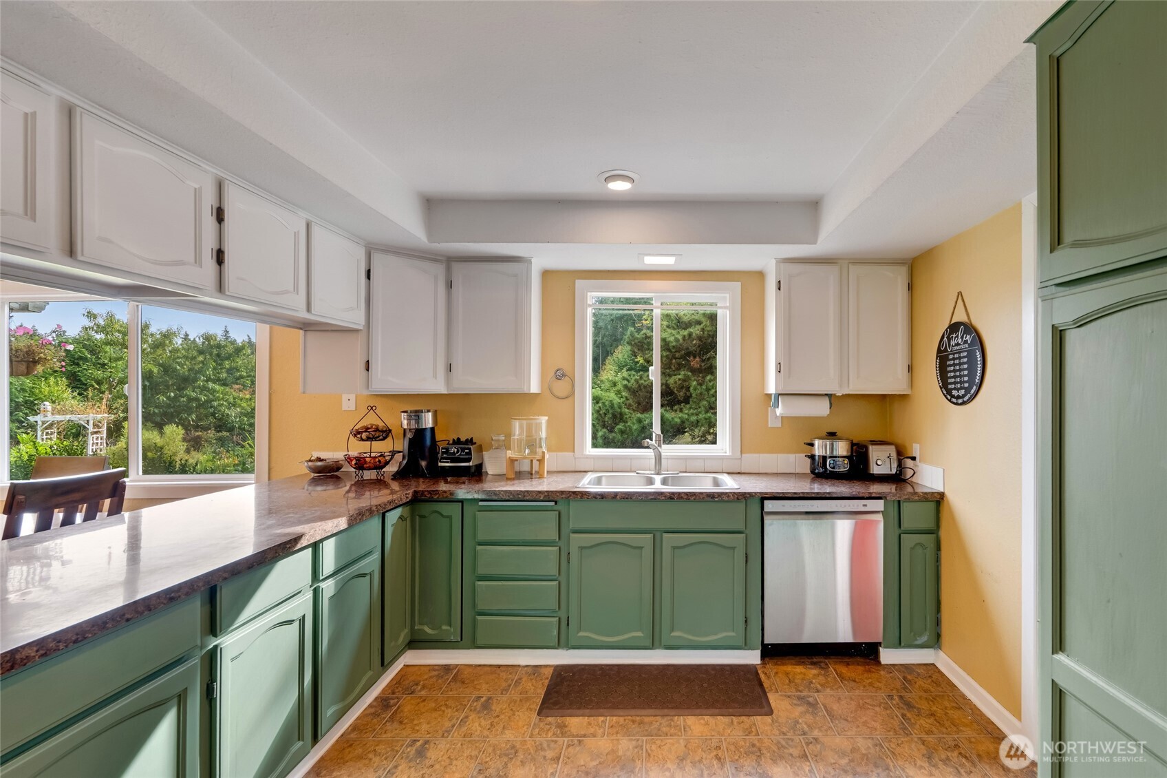 85 W Bradley Place