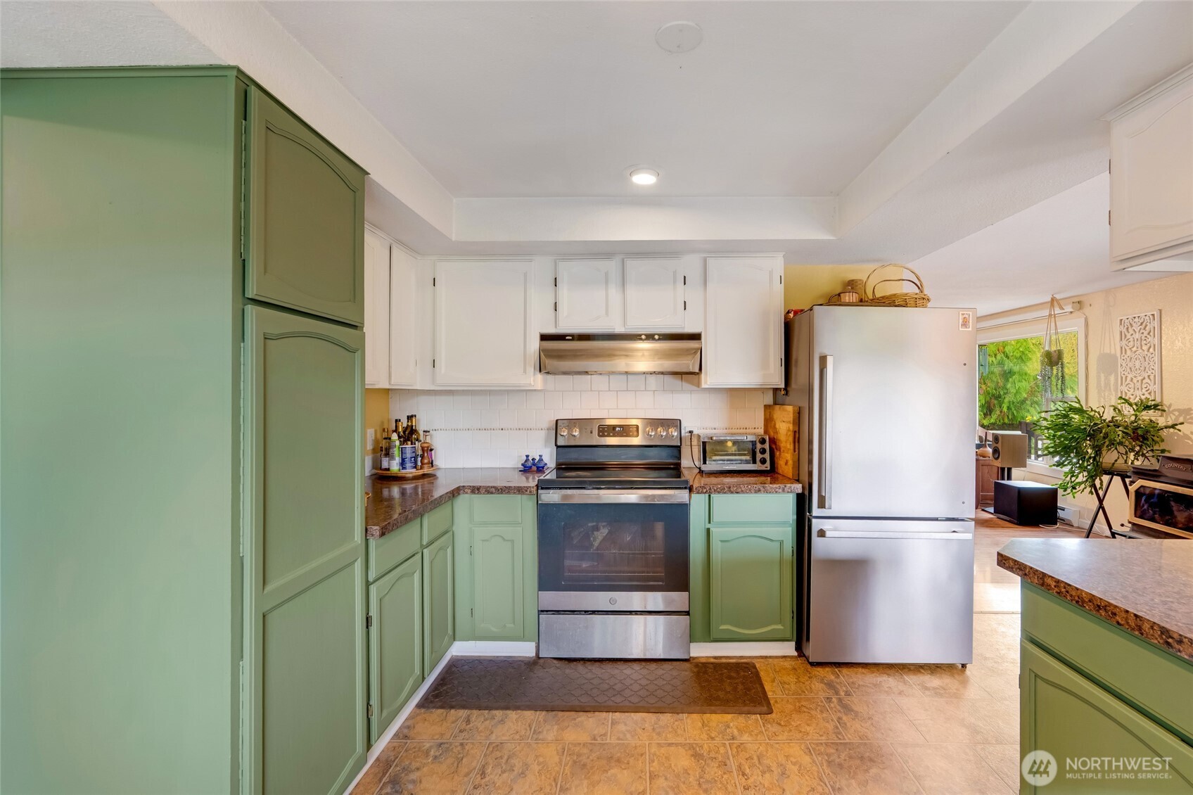 85 W Bradley Place