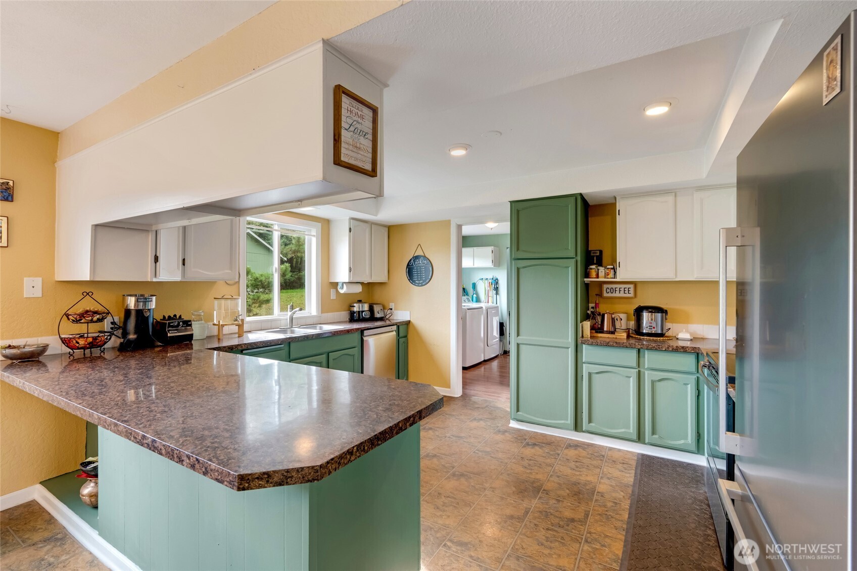 85 W Bradley Place