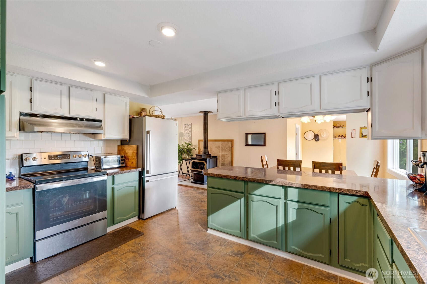 85 W Bradley Place