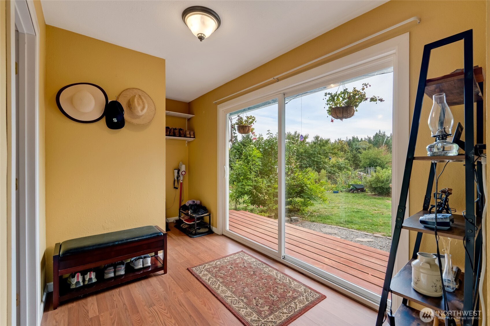 85 W Bradley Place