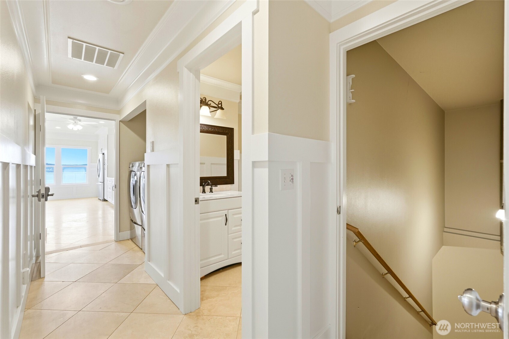 838 Gladstone Drive