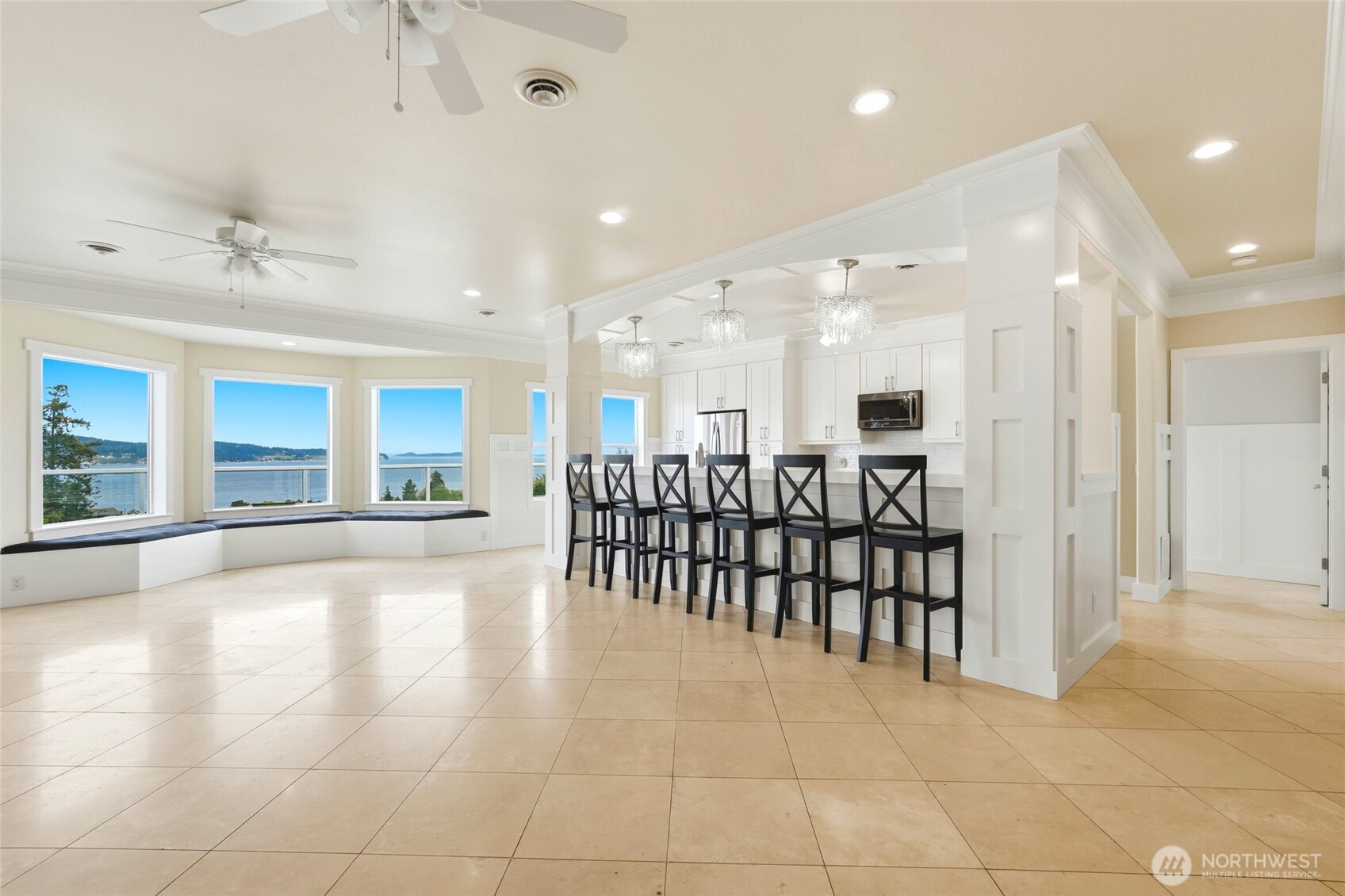 838 Gladstone Drive