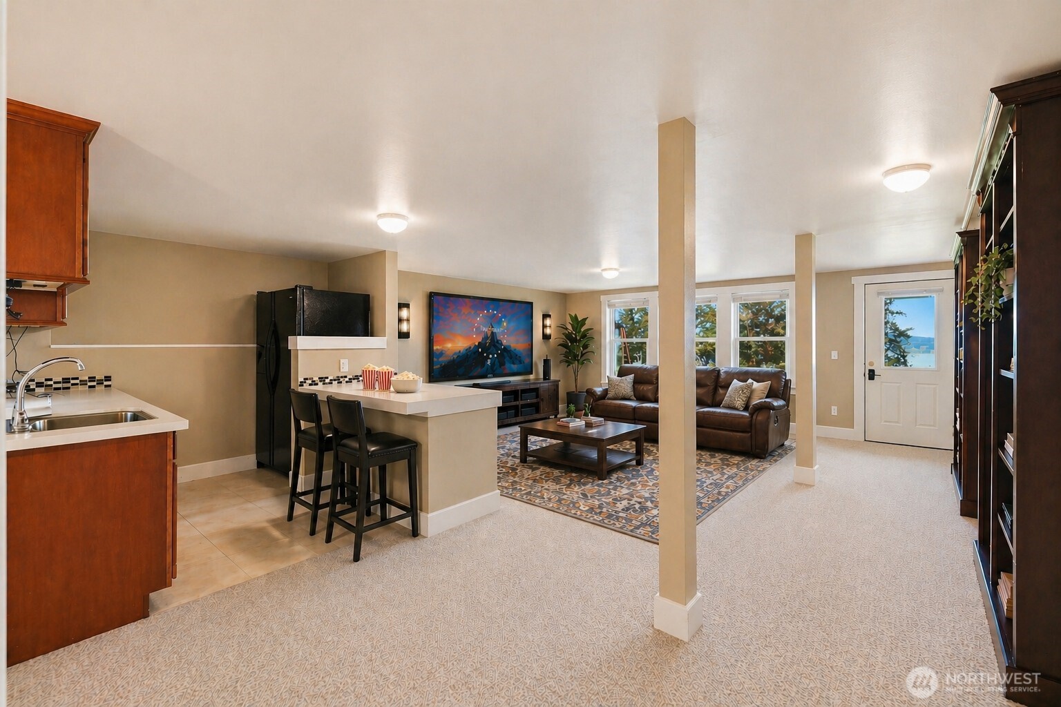 838 Gladstone Drive