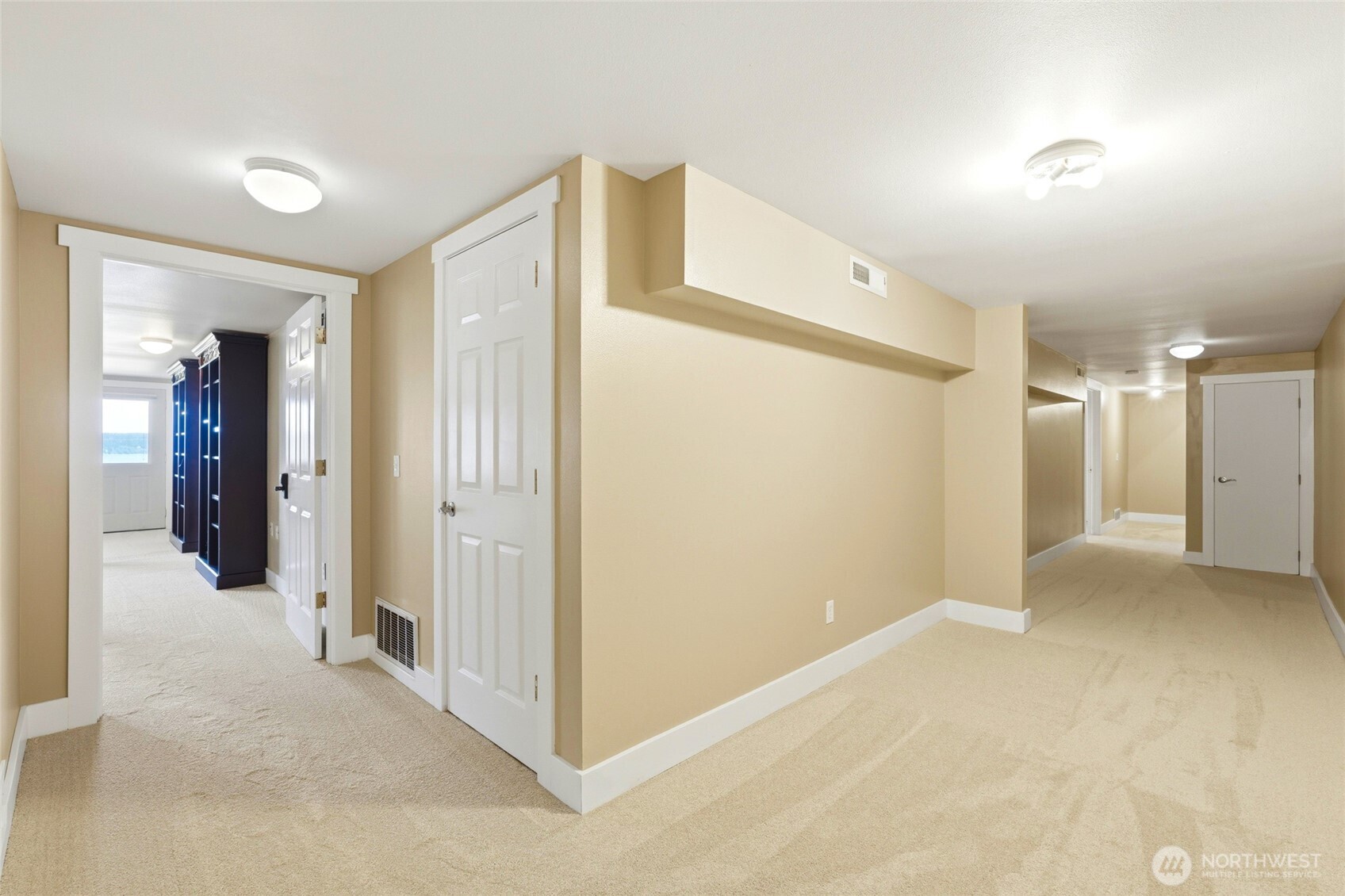 838 Gladstone Drive