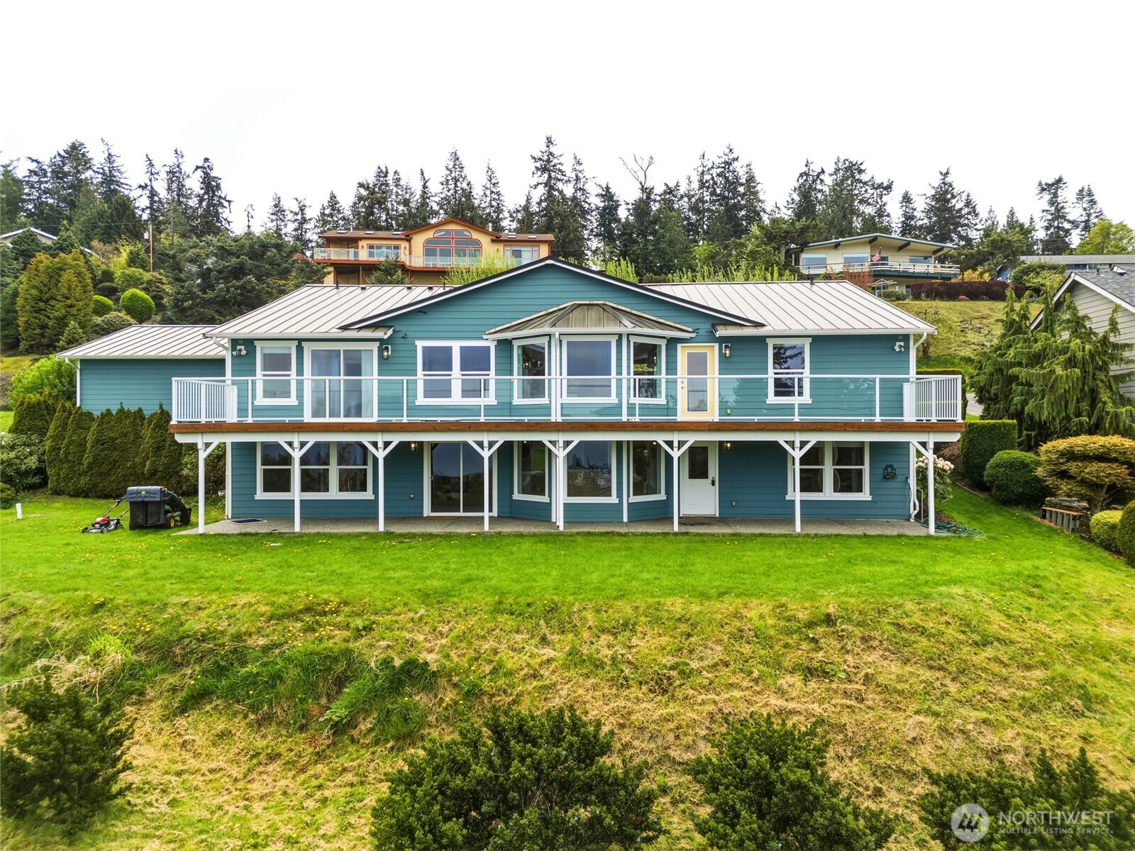838 Gladstone Drive