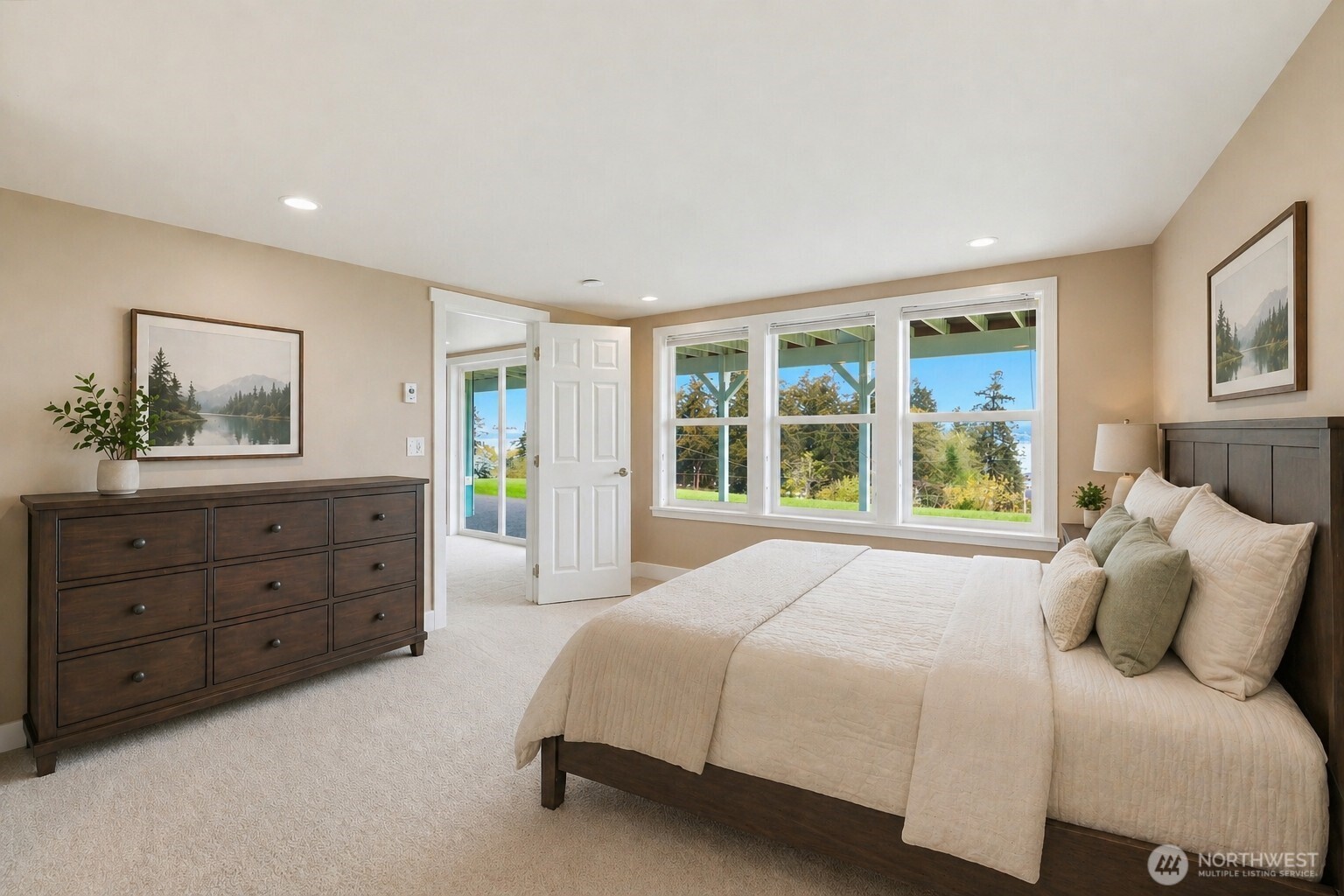 838 Gladstone Drive