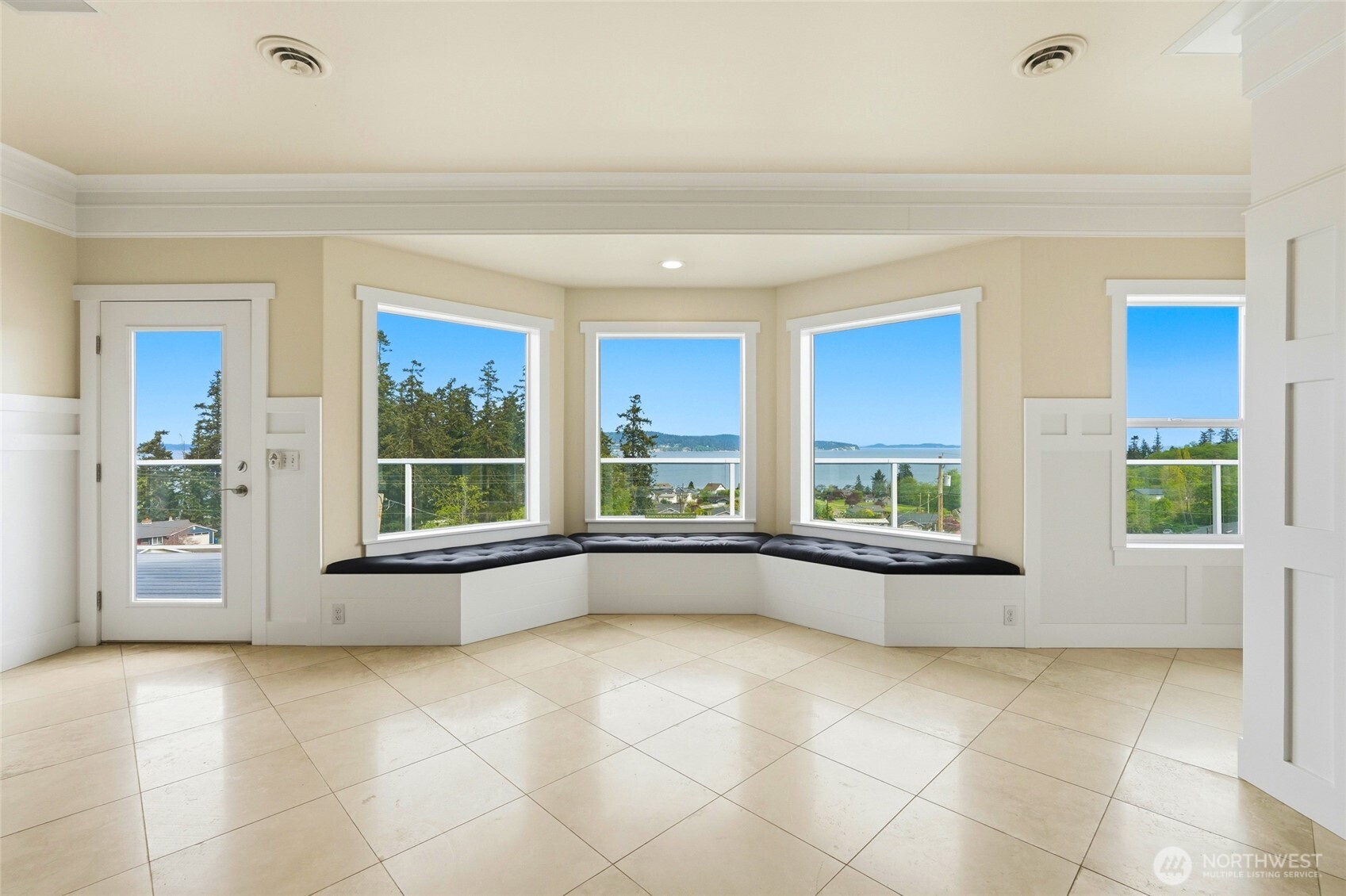 838 Gladstone Drive