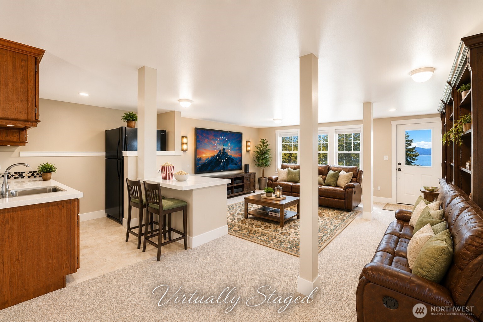 838 W Gladstone Drive