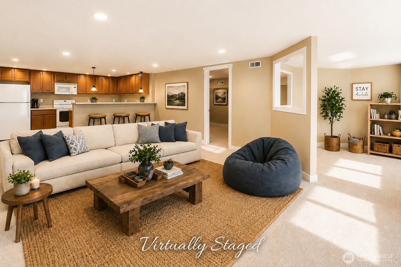 838 W Gladstone Drive