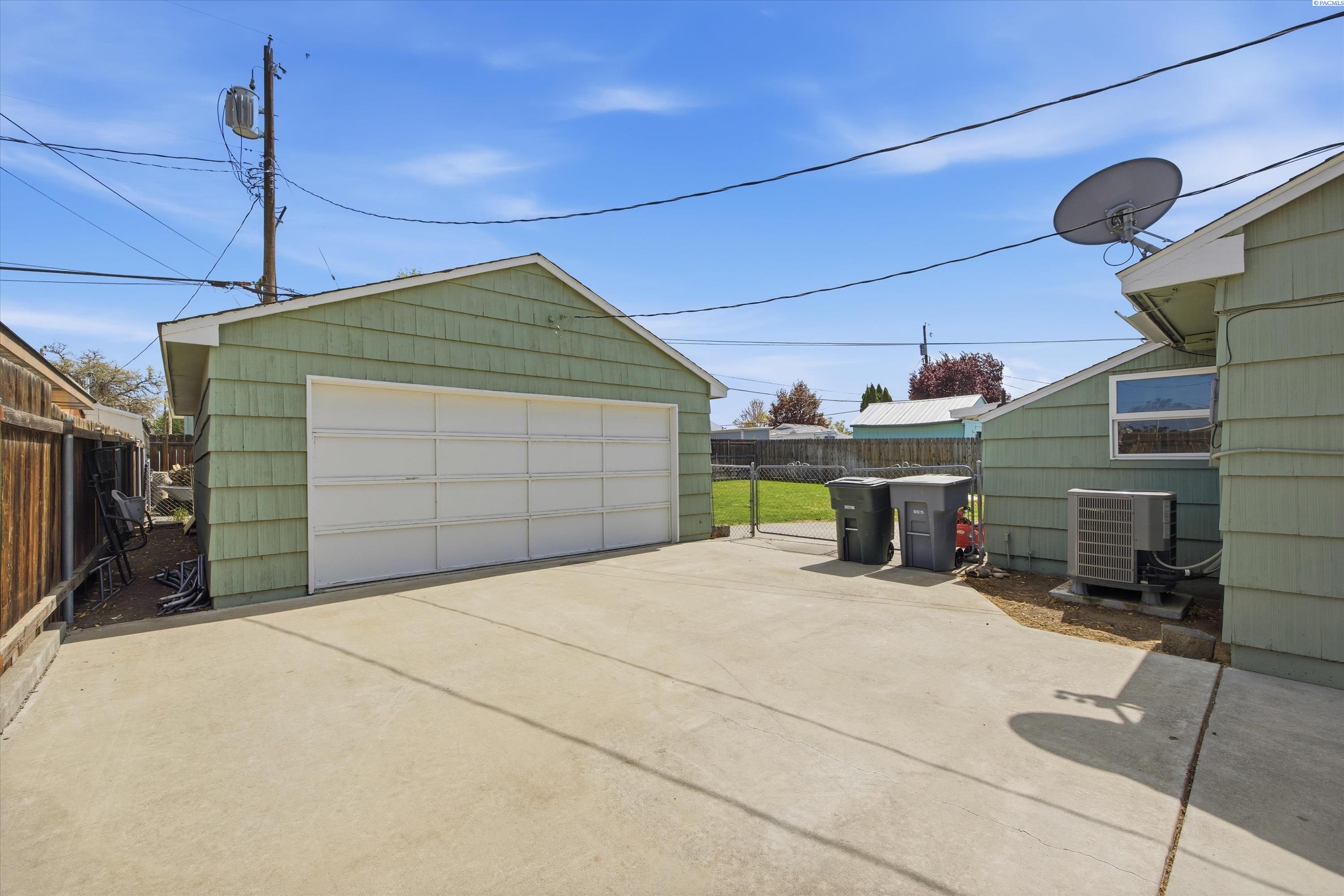 906 Chestnut Ave