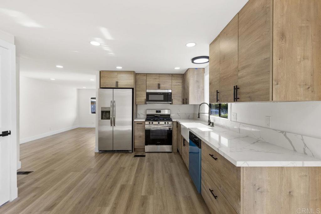 2550 E Valley Parkway 31