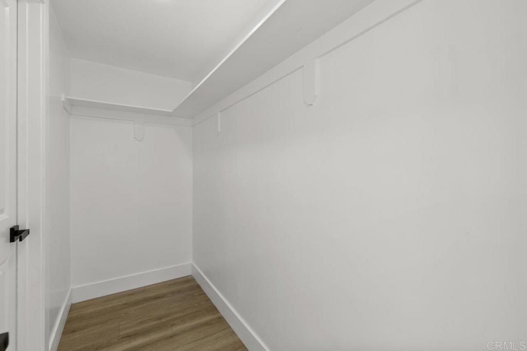 2550 E Valley Parkway 31