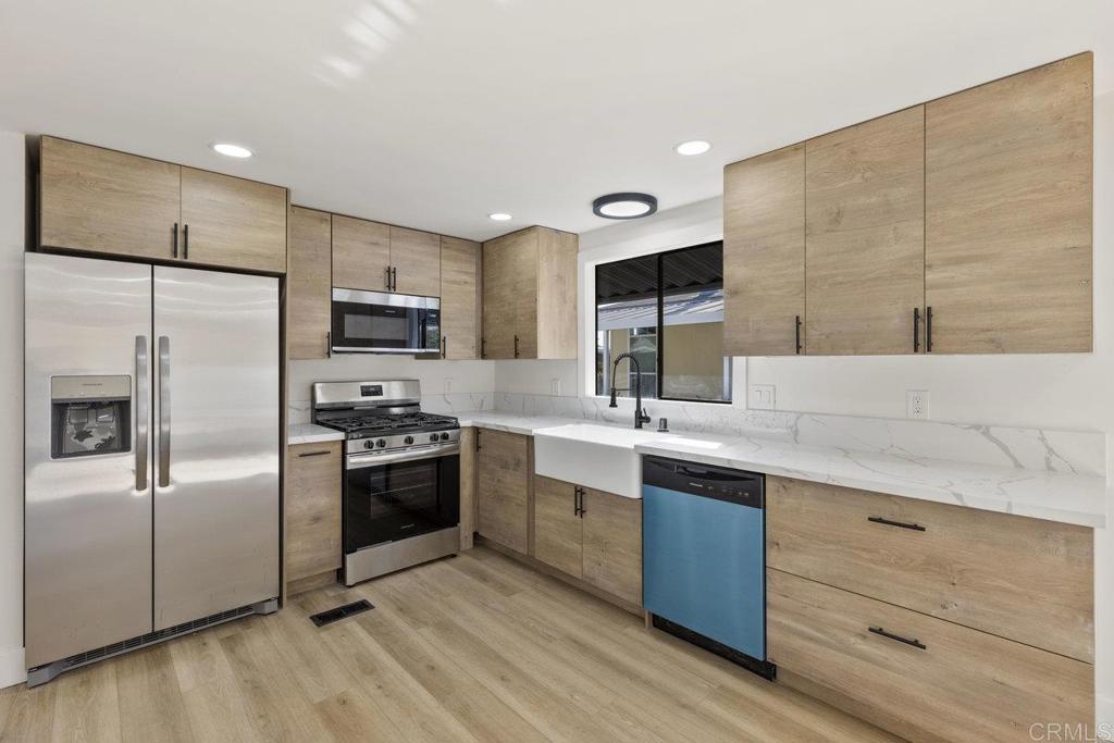 2550 E Valley Parkway 31