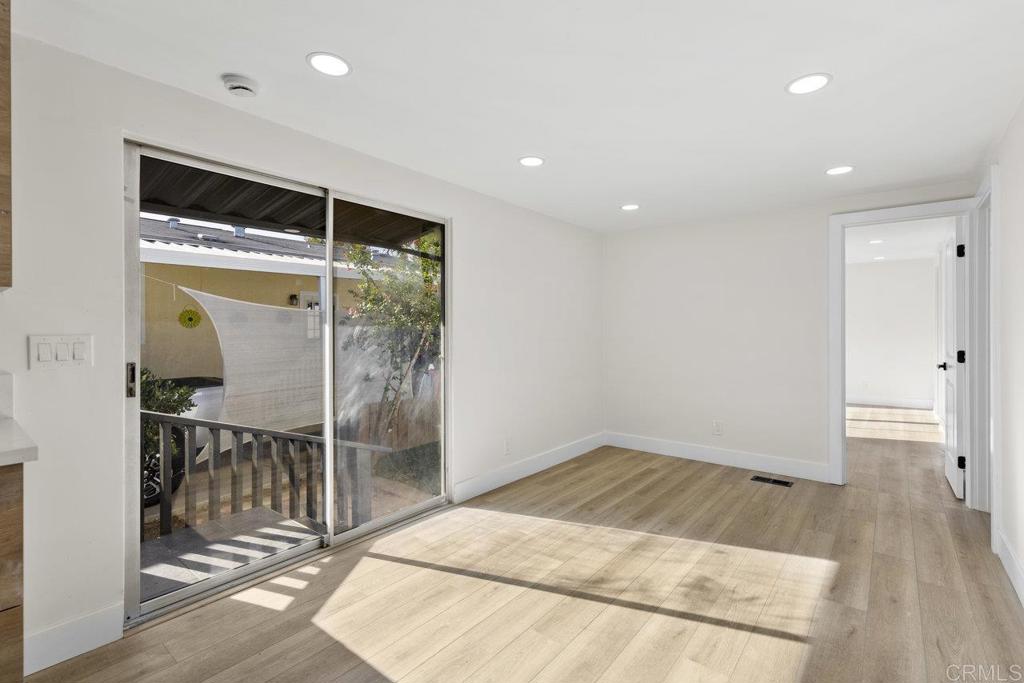 2550 E Valley Parkway 31