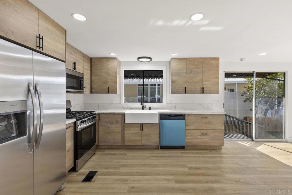 2550 E Valley Parkway 31