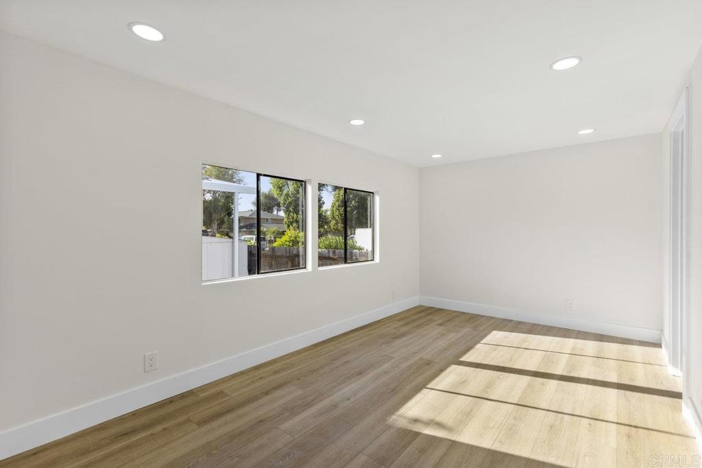 2550 E Valley Parkway 31