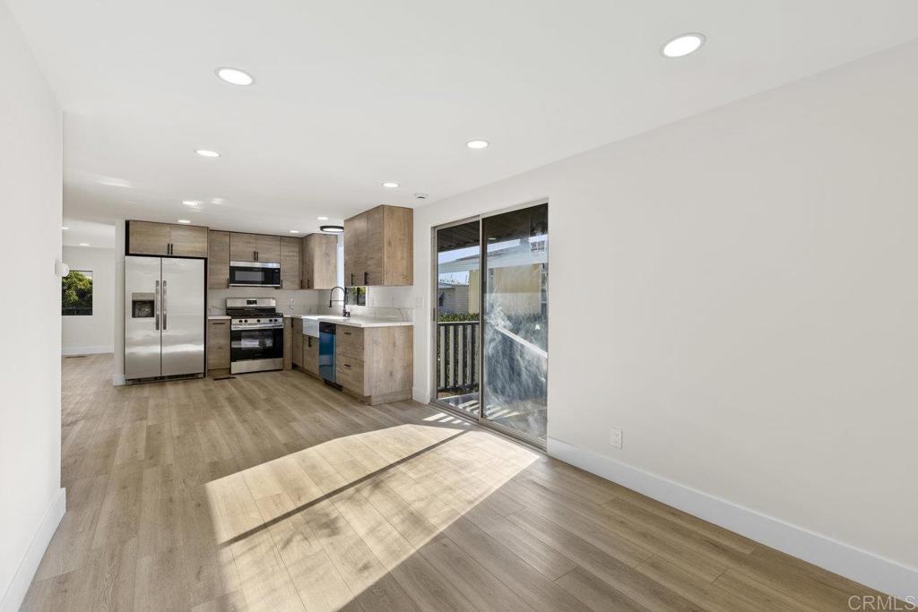 2550 E Valley Parkway 31