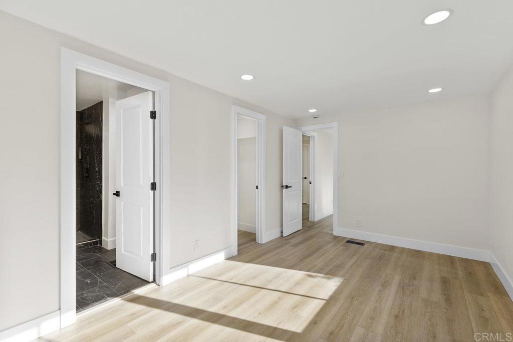 2550 E Valley Parkway 31