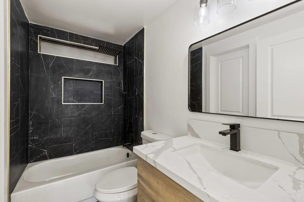 2550 E Valley Parkway 31