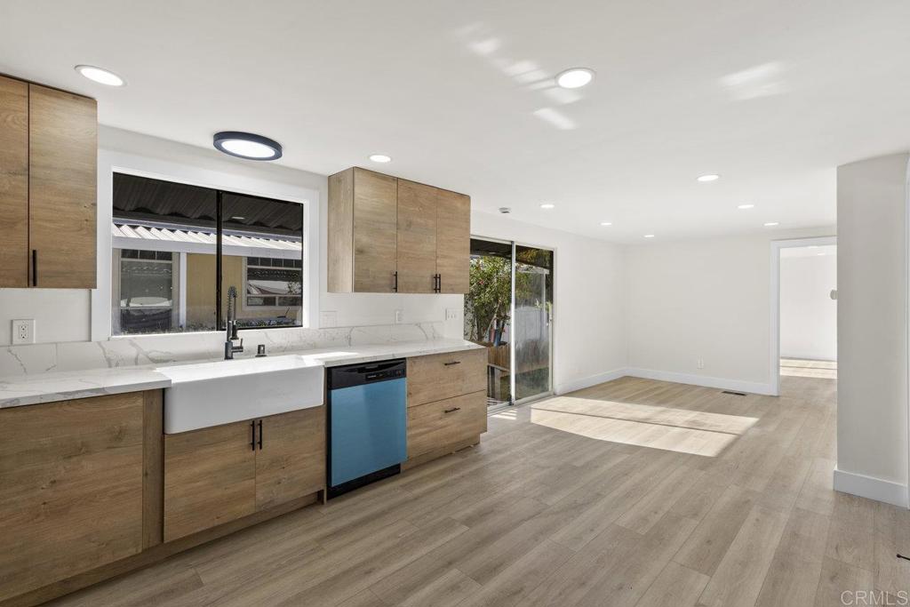 2550 E Valley Parkway 31