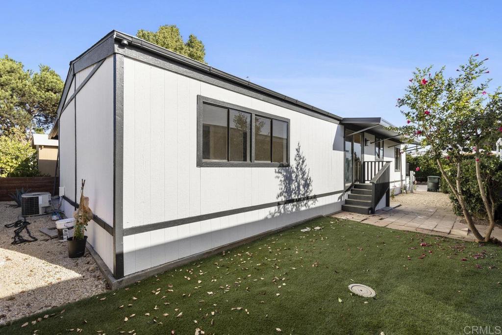 2550 E Valley Parkway 31