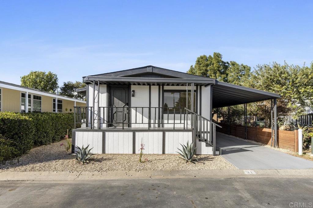 2550 E Valley Parkway 31