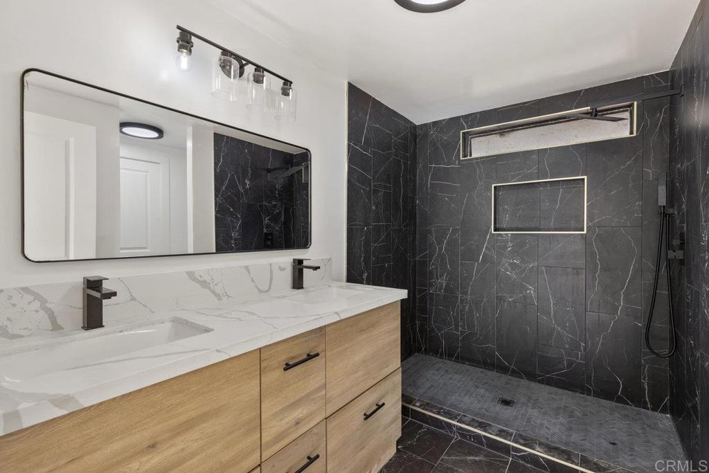 2550 E Valley Parkway 31