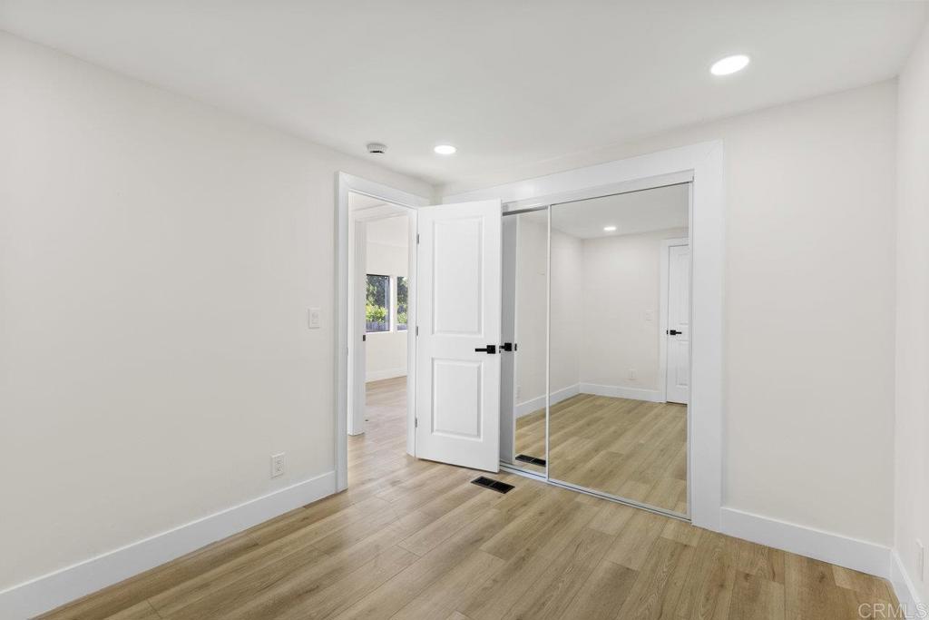 2550 E Valley Parkway 31