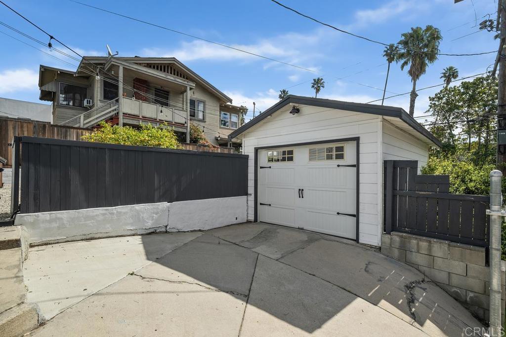 1400 Angelus Avenue