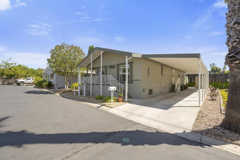 525 W El Norte Parkway #301