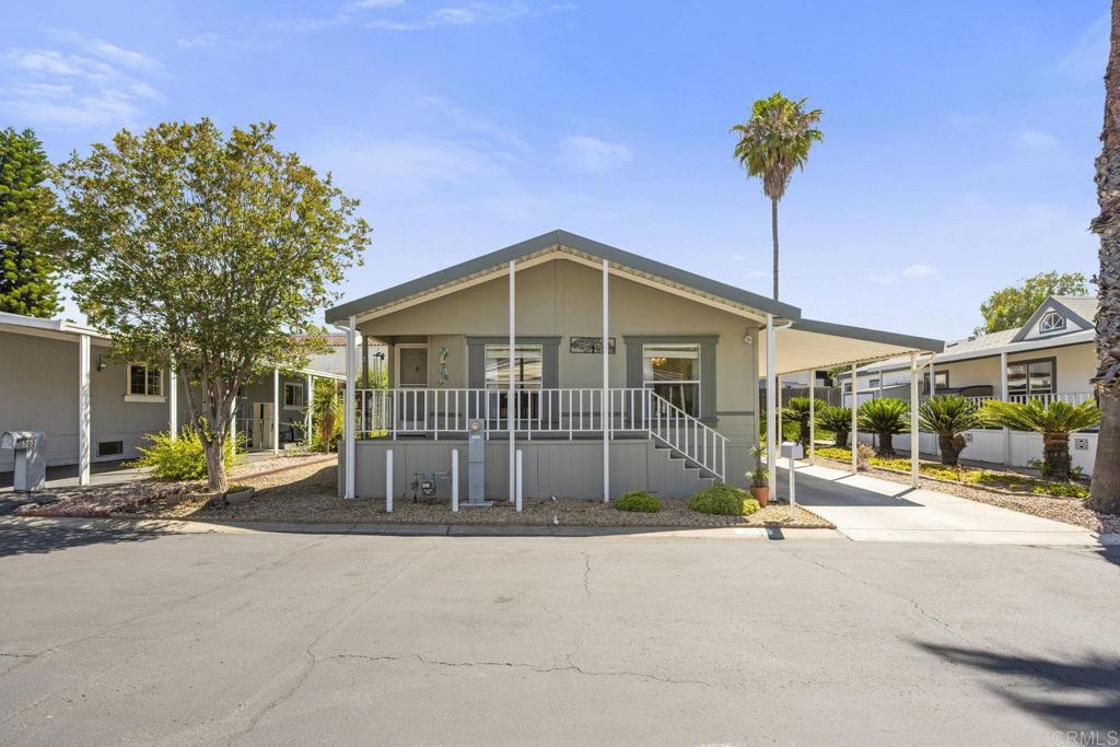 525 W El Norte Parkway #301
