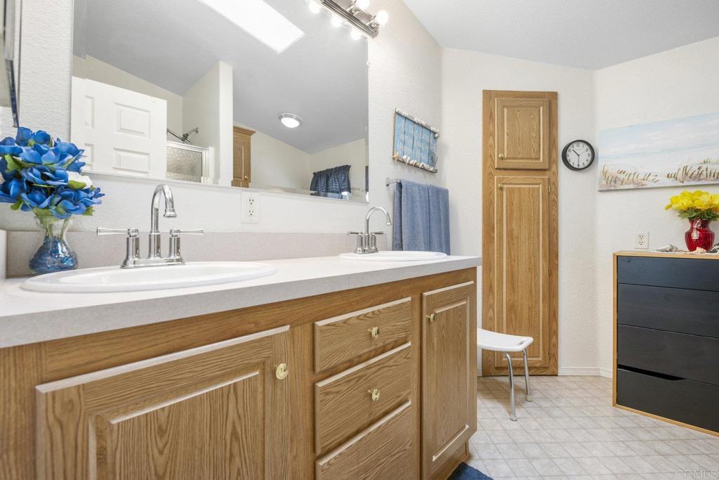 525 W El Norte Parkway #301