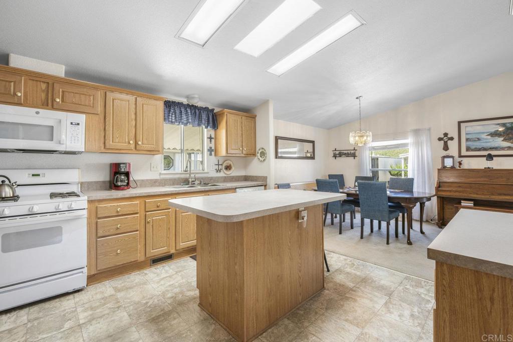 525 W El Norte Parkway #301