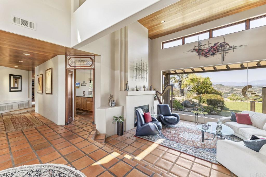 30663 Via Maria Elena